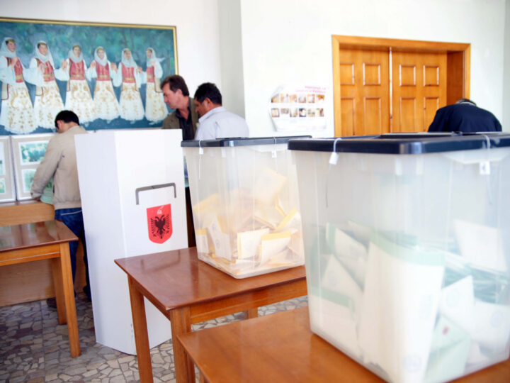 Ψηφίζουν οι Αλβανοί και οι Βορειοηπειρώτες αδελφοί μας