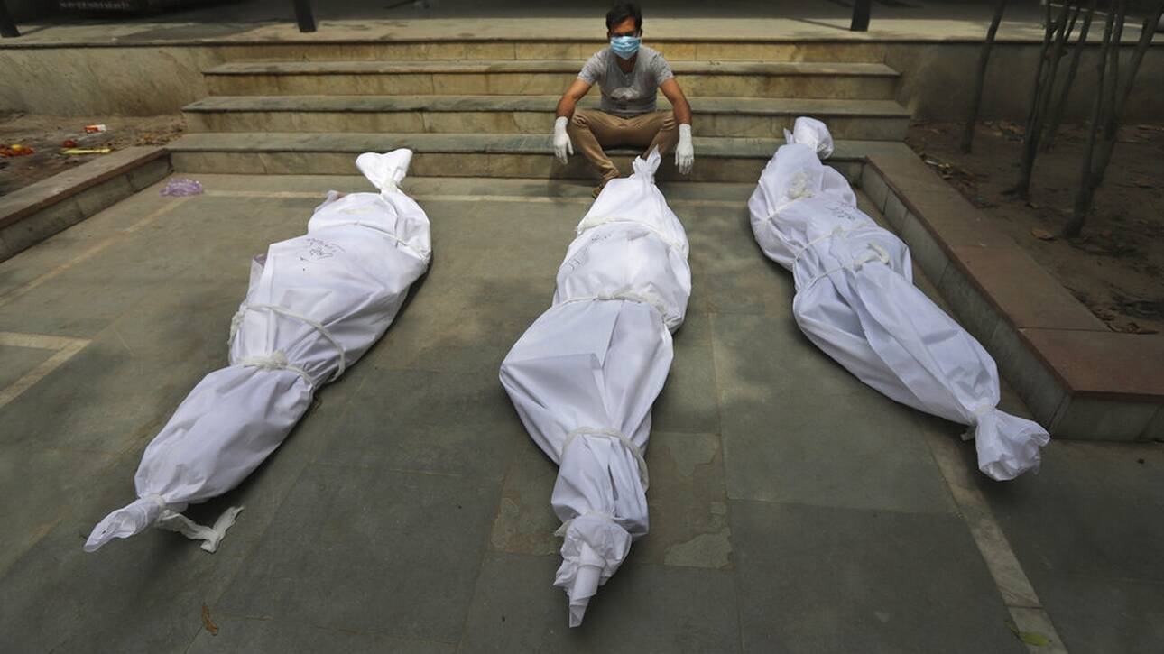 Απίστευτο δράμα στην Ινδία- 4120 νεκροί από κορωνοϊό σε μία ημέρα!