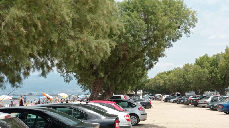 Πολύς κόσμος στις παραλίες του Θερμαϊκού, κίνηση στην επιστροφή