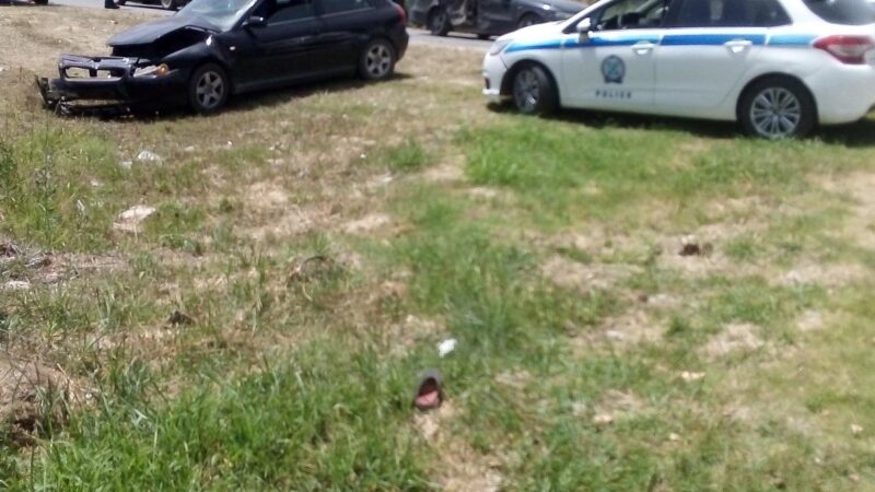 Τροχαίο στη Μηχανιώνα, στη περιοχή της Δροσιάς  (ΦΩΤΟ ΑΠΟ ΤΟ ΣΗΜΕΙΟ)