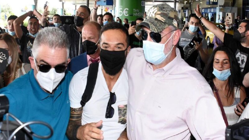 Δεν γίνονται αυτά! Υποδοχή… ήρωα στον Τριαντάφυλλο! (ΒΙΝΤΕΟ)