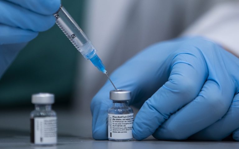 To 99,3% των δημάρχων της Ελλάδας έχει εμβολιαστεί
