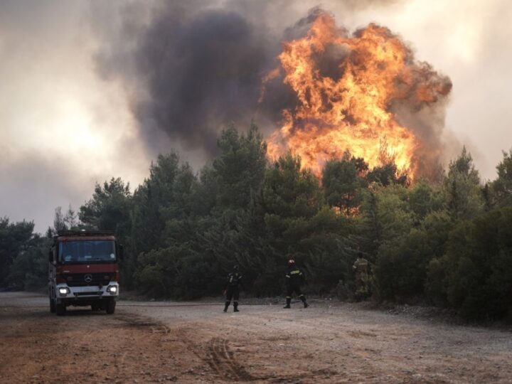 Ενημερώνεται συνεχώς ο Πατριάρχης για τις πυρκαγιές