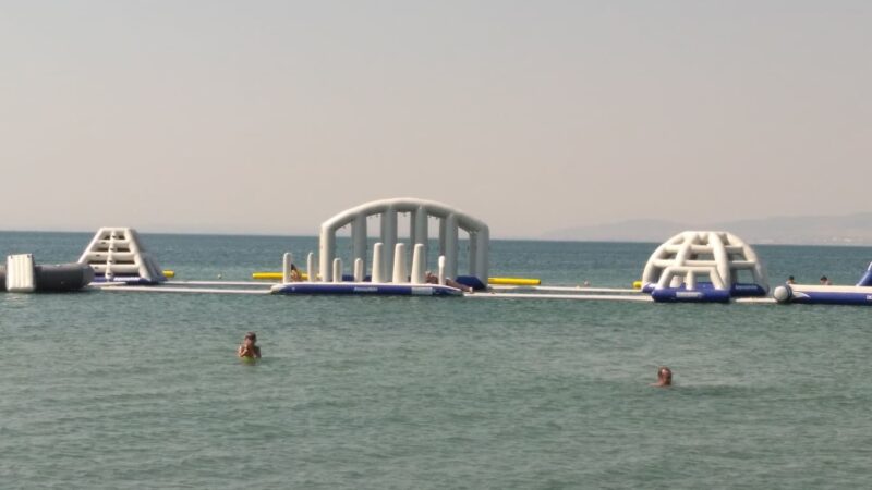 Ατελείωτη απόλαυση στο παιδικό θαλάσσιο πάρκο των Νέων Επιβατών!!