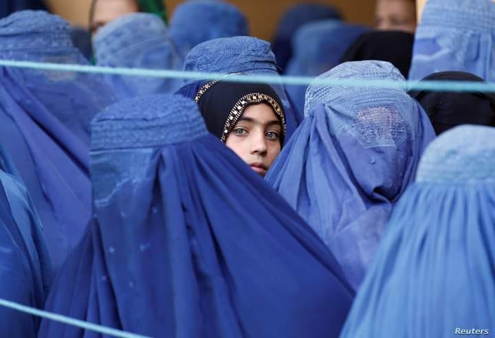 Η συγκλονιστική εξομολόγηση μιας γυναίκας από το Αφγανιστάν: ” Αρνούμαι να φορέσω το τσαντόρ”