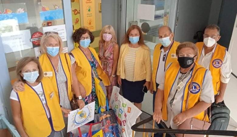 Σχολικά και δώρα από τη Λέσχη LIONS Μηχανιώνας στο Παιδοογκολογικό του Ιπποκρατείου