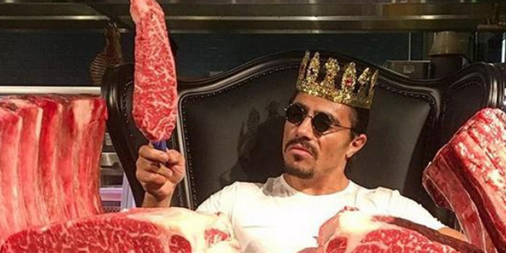 O “βασιλιάς του κρέατος” είναι Τούρκος κι έχει εστιατόριο στη Μύκονο! (ΒΙΝΤΕΟ)