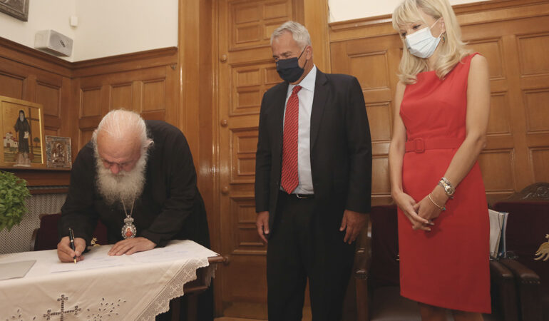 Σύμφωνο Εκκλησίας-Πολιτείας για την ψηφιακή επιμόρφωση των κληρικών