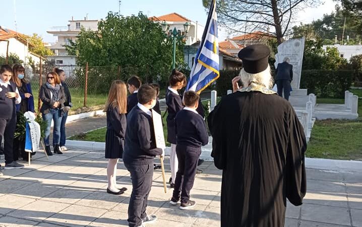 Η έπαρση της σημαίας στη Μηχανιώνα και η κατάθεση στεφάνων στην Κερασιά (ΒΙΝΤΕΟ)