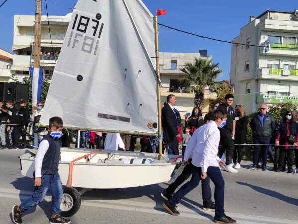 Με… βάρκα παρέλασε ο Ναυτικός Ομιλος Ακτής Θερμαϊκού!