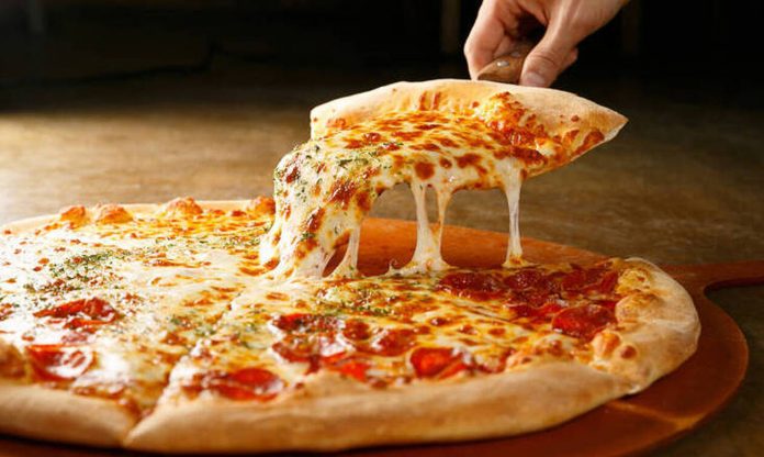 Αβάσταχτη ακρίβεια: Ανέβηκε η τιμή της πίτσας κατά 13% (ΒΙΝΤΕΟ)