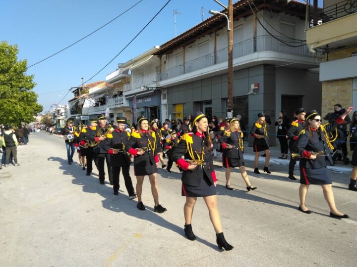 Επέστρεψαν οι παρελάσεις, περήφανοι για τα παιδιά του τόπου μας! (ΦΩΤΟΡΕΠΟΡΤΑΖ)