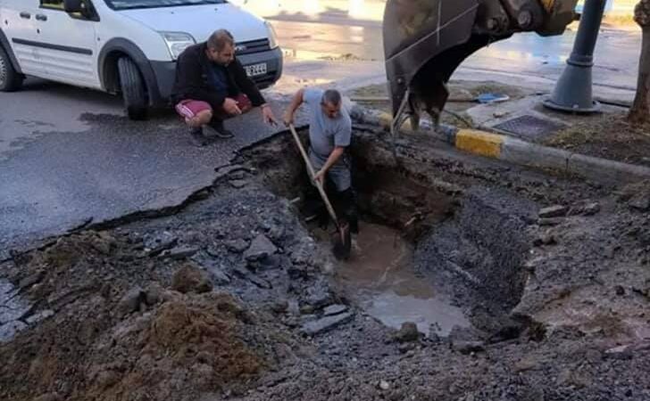 Κυριακάτικη τρύπα στην Περαία λόγω βλάβης στο κεντρικό δίκτυο ύδρευσης