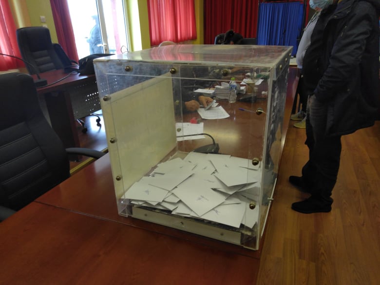 Εκλογές ΚΙΝΑΛ: Ανδρουλάκη ψήφισε ο Δήμος Θερμαϊκού