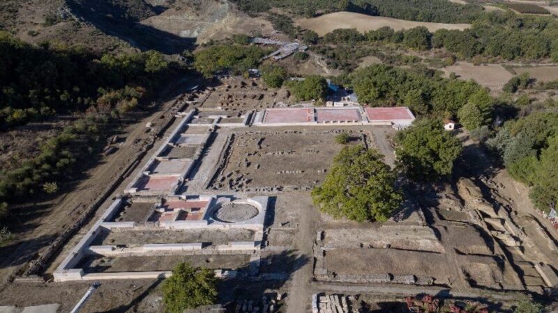 Σαν σήμερα έρχεται στο φως το ανάκτορο της Βεργίνας!