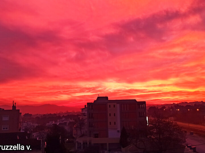 Η ΣΤΗΛΗ ΤΗΣ ΕΙΚΟΝΑΣ:  Φλογάτη Ανατολή