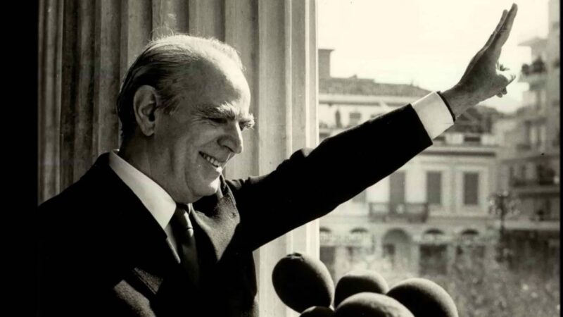 Σαν σήμερα ο Κωνσταντίνος Καραμανλής, είπε: “Η Ελλάς είναι ένα απέραντο φρενοκομείο”