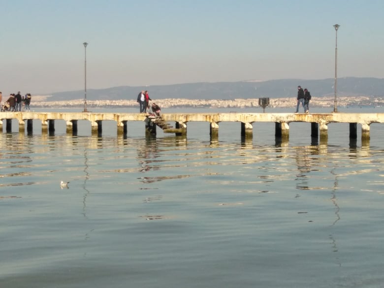 Ωραία η σημερινή ηλιόλουστη Κυριακή στην Περαία!