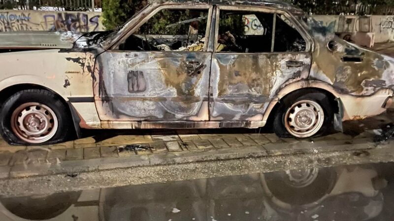 Οχημα τυλίχθηκε στις φλόγες τα ξημερώματα στην Περαία