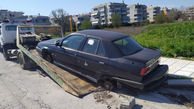 Απομακρύνονται εγκαταλελειμμένα οχήματα