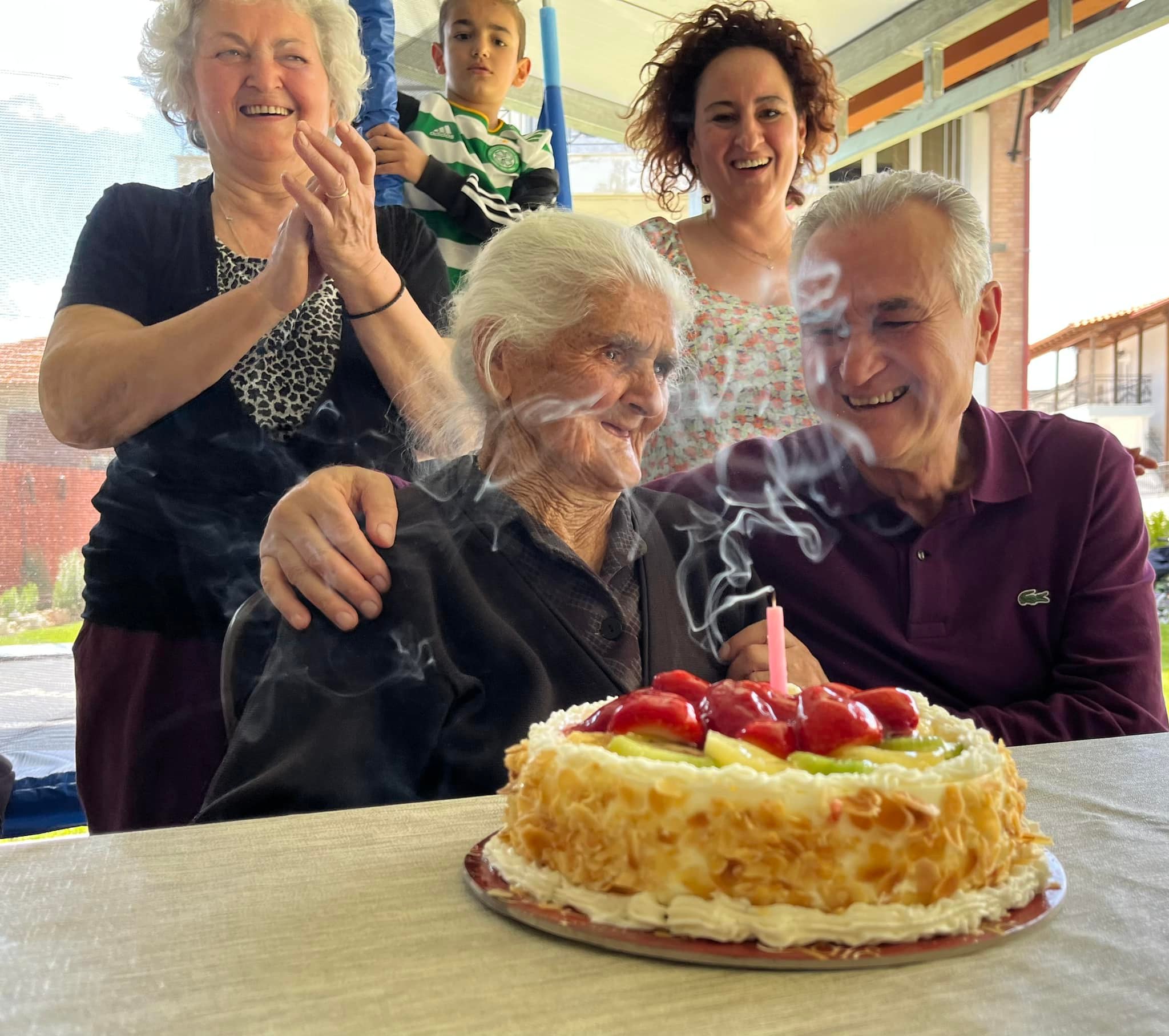 Συγκινητική στιγμή για τον Σάββα Αναστασιάδη με την 92χρονη μητέρα του