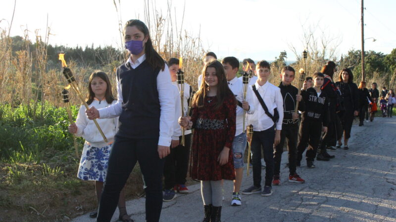 Υπέροχη λαμπαδηδρομία στην Αγία Τριάδα! (ΦΩΤΟΡΕΠΟΡΤΑΖ)