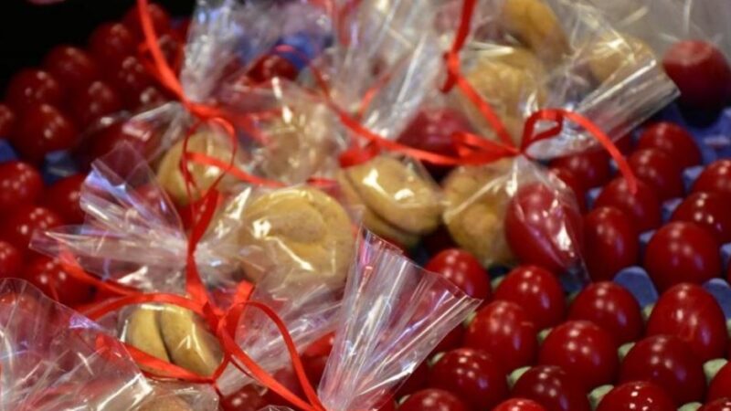 Πάσχα: Πιο ακριβές φέτος και οι λαμπάδες – Ενδεικτικές τιμές (ΒΙΝΤΕΟ)