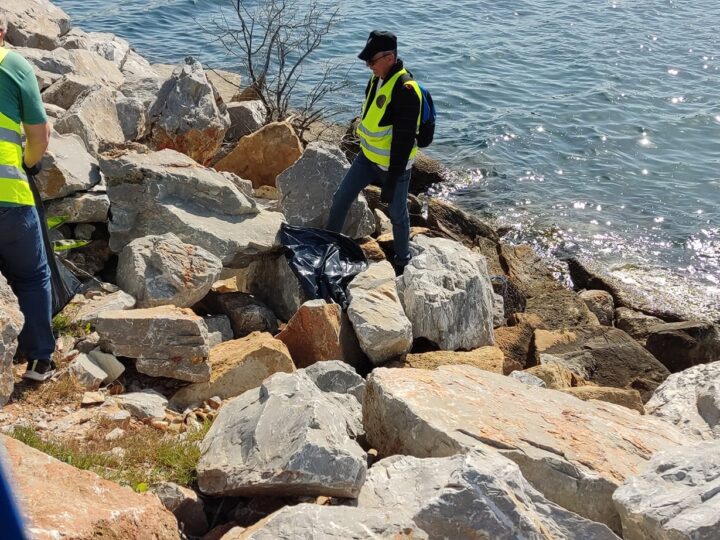 Εθελοντές καθάρισαν την Παραλία Επανομής (ΦΩΤΟΡΕΠΟΡΤΑΖ)