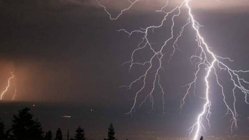 ΤΩΡΑ: Μπουρίνι σε όλο τον Δήμο