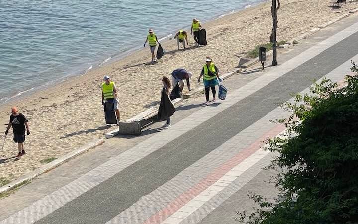Εθελοντικός καθαρισμός ακτών Περαίας, Αγ. Τριάδας και Ν. Επιβατών
