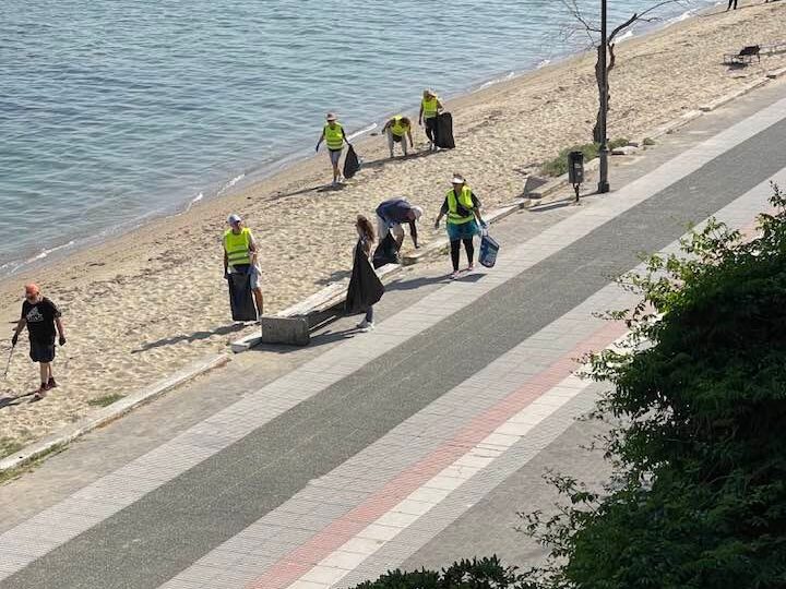 Εθελοντικός καθαρισμός ακτών Περαίας, Αγ. Τριάδας και Ν. Επιβατών