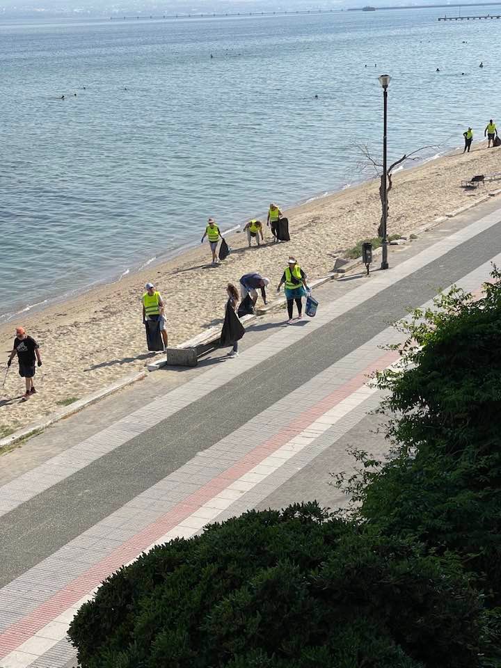 Εθελοντικός καθαρισμός ακτών Περαίας, Αγ. Τριάδας και Ν. Επιβατών