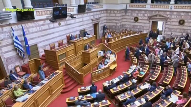 Χάος στη Βουλή: Εκτός ορίων σύγκρουση Συρίγου με ΣΥΡΙΖΑ, ΠΑΣΟΚ & ΚΚΕ για Πολυτεχνείο και Χούντα (ΒΙΝΤΕΟ)