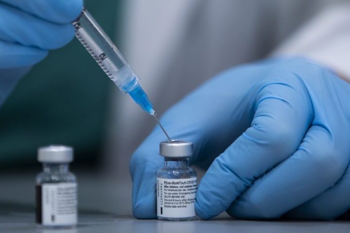 Κορωνοϊός: Νέα αύξηση κρουσμάτων-Από Οκτώβρη τα νέα εμβόλια