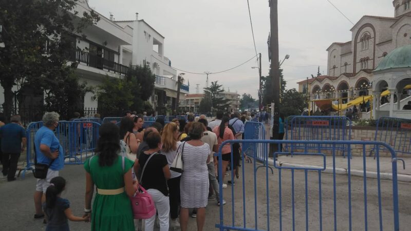 ΤΩΡΑ: Απίστευτη ουρά για την Παναγιά! Ασφυκτικά γεμάτη η Παναγία Φανερωμένη (ΦΩΤΟΡΕΠΟΡΤΑΖ)