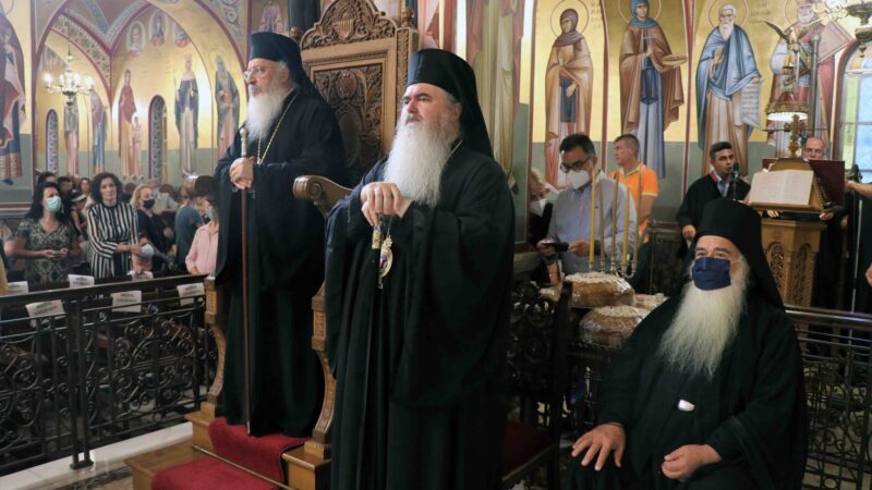 Ιουστίνος: “Ψηλά τις καρδιές, ψηλά τα λάβαρα!”