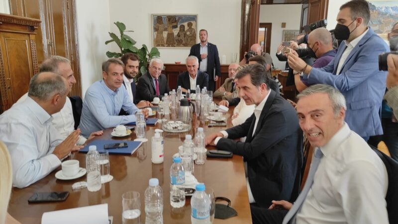 “Κλικ” από τη συνάντηση του Πρωθυπουργού με Αναστασιάδη, Βαρτζόπουλο και Καράογλου
