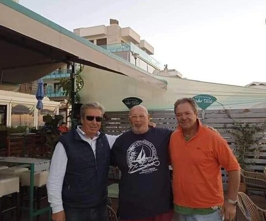 Ο Λάκης με τα ψηλά ρεβέρ ήρθε στην Περαία! (ΒΙΝΤΕΟ)