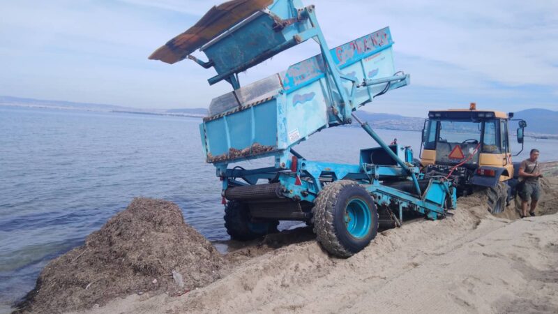 Μηχάνημα στην ακτή της Περαίας (ΦΩΤΟΡΕΠΟΡΤΑΖ)