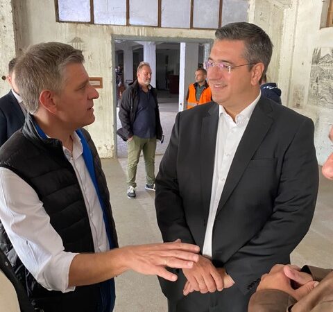 Μαζί με τον Τζιτζικώστα, σε όλα τα έργα, ο Κώστας Γιουτίκας