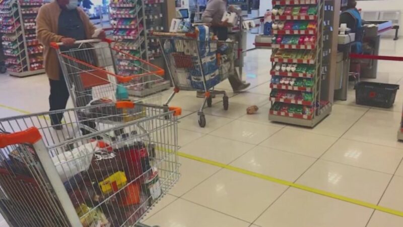 Δεν θα ανεβαίνουν οι τιμές στο ψωμί, στο γάλα, στα μακαρόνια…-Αναλυτικά τα προϊόντα του “καλαθιού της νοικοκυράς” (ΒΙΝΤΕΟ)