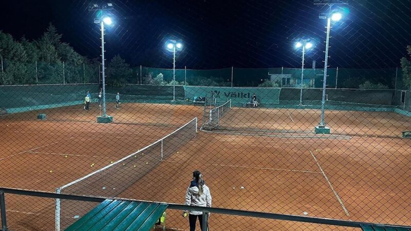 Οταν η νύχτα προχωρά στο TFF Tennis Academy…