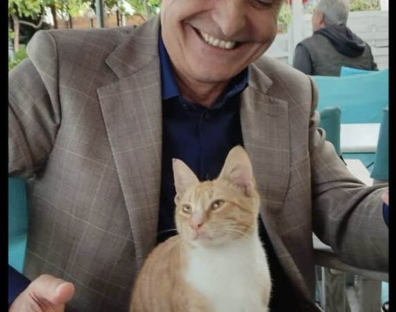 “Πολλά ξέρει ο ποντικός μα πιο πολλά ο γάτος…”