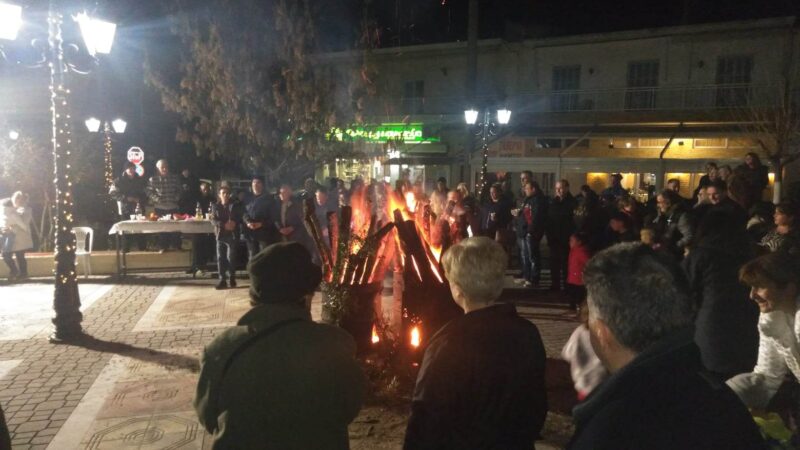 ΜΗΧΑΝΙΩΝΑ-ΤΩΡΑ: Παραδοσιακό γλέντι στο άναμμα των Φανών (ΦΩΤΟ+ΒΙΝΤΕΟ)