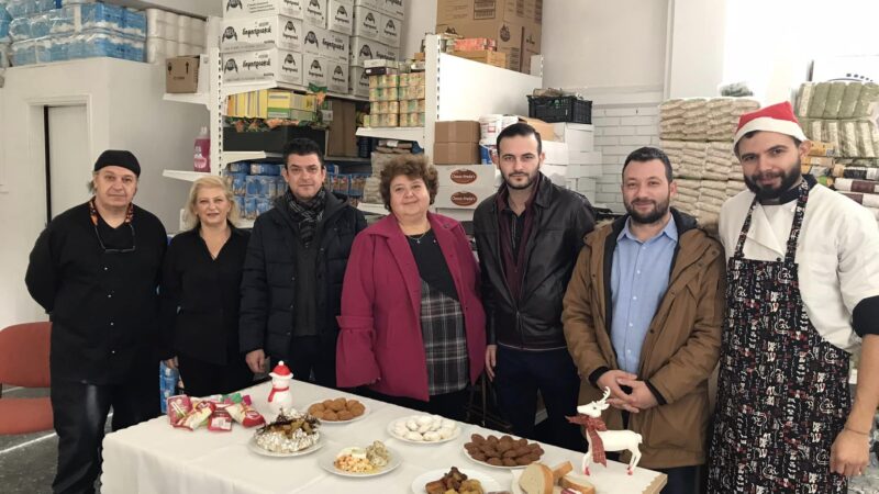 Χριστουγεννιάτικο τραπέζι από τις Κοινωνικές Υπηρεσίες του Δήμου