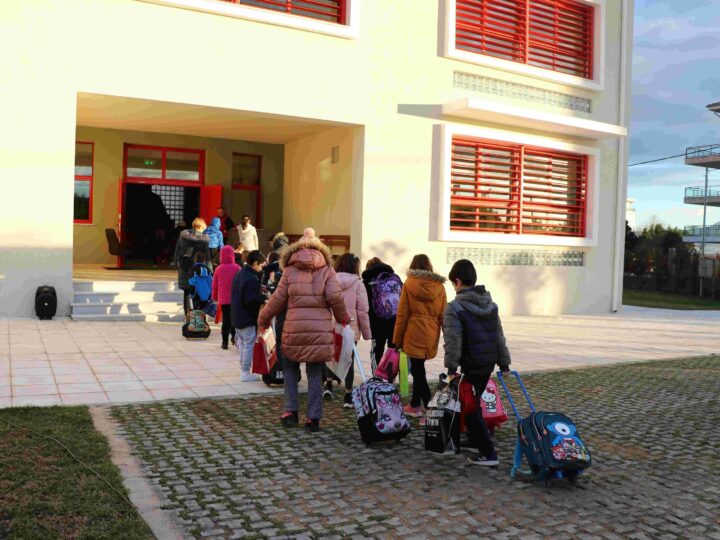 Ανοιξε το 5ο Δημοτικό Σχολείο της Περαίας-Ο Γιώργος Τσαμασλής υποδέχθηκε μαθητές και γονείς (ΦΩΤΟΡΕΠΟΡΤΑΖ+2 ΒΙΝΤΕΟ)