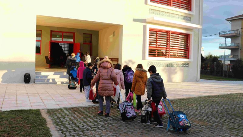 Ανοιξε το 5ο Δημοτικό Σχολείο της Περαίας-Ο Γιώργος Τσαμασλής υποδέχθηκε μαθητές και γονείς (ΦΩΤΟΡΕΠΟΡΤΑΖ+2 ΒΙΝΤΕΟ)