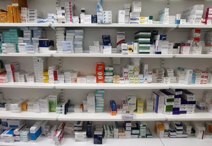 Συναγερμός για τις μεγάλες ελλείψεις φαρμάκων στην αγορά – Με συνταγογράφηση και τα απλά αντιβηχικά (BINTEO)