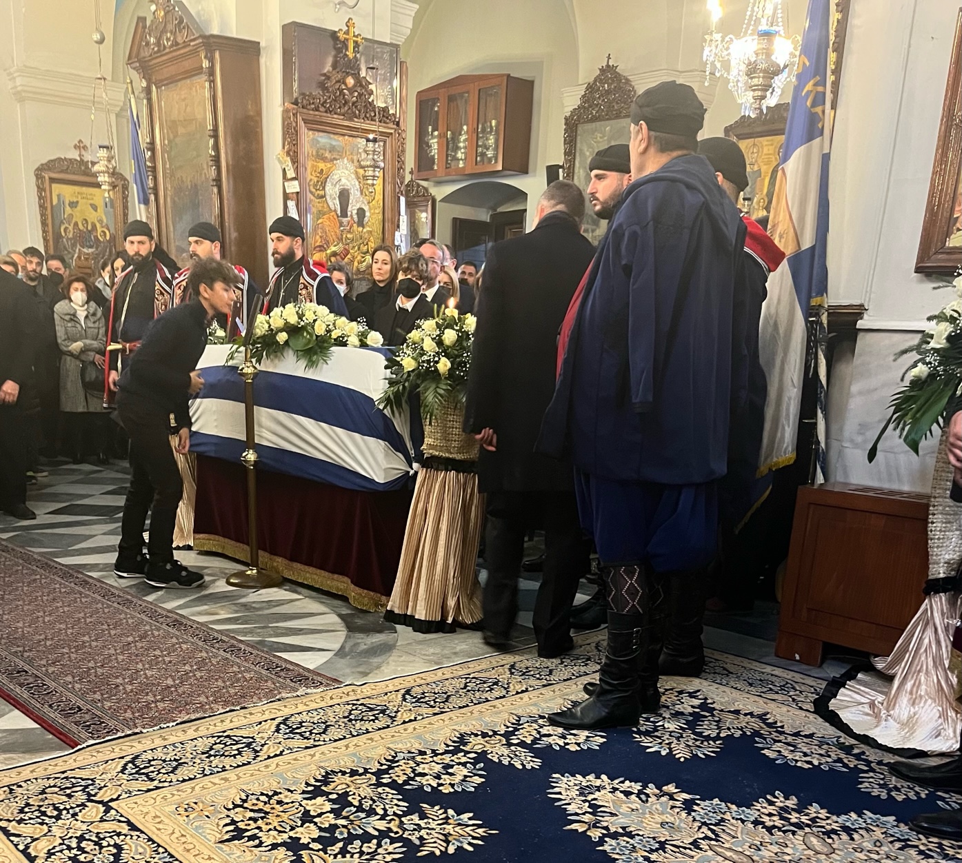 Ο Σάββας Αναστασιάδης στην κηδεία του Μανούσου Βολουδάκη στα Χανιά