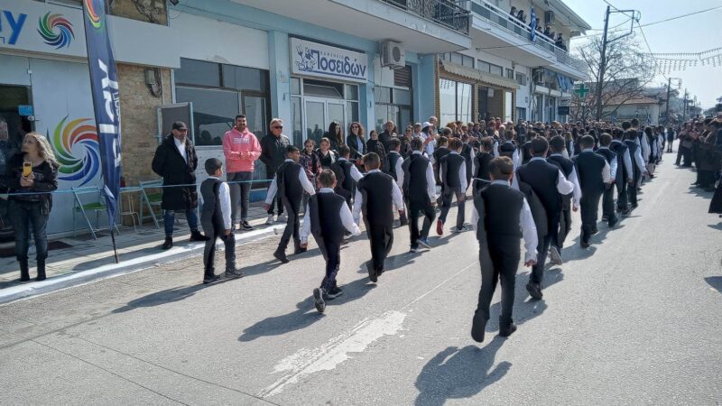 “Κλικ” από τις χθεσινές παρελάσεις στον Δήμο Θερμαϊκού-Περηφάνεια για τα παιδιά μας σε Περαία, Μηχανιώνα και Επανομή (ΦΩΤΟ)